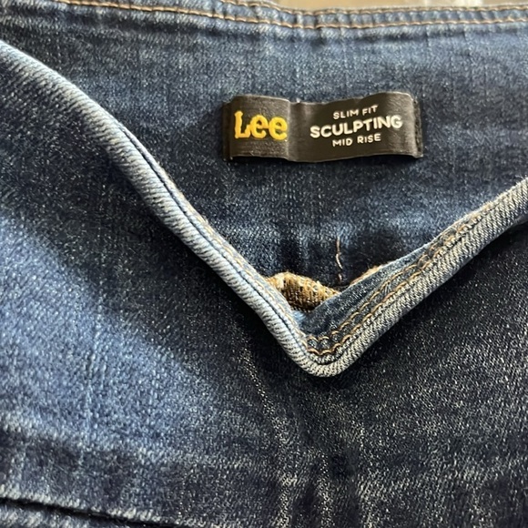 Lee slim fit sculpting mid rise size 14 Cotton blend capris - Picture 2 of 4